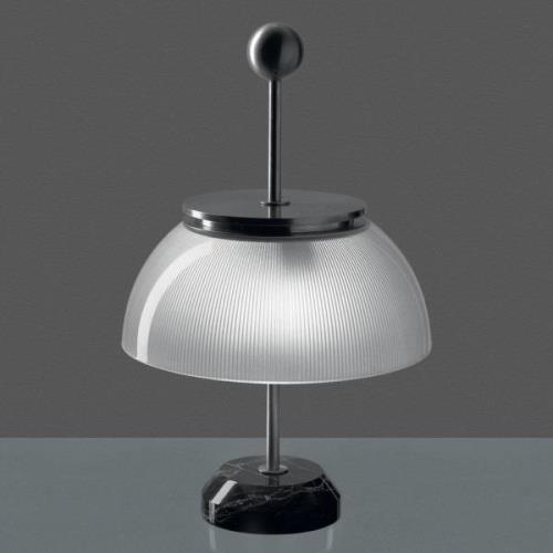 Artemide Alfa Tischleuchte mit Glasschirm